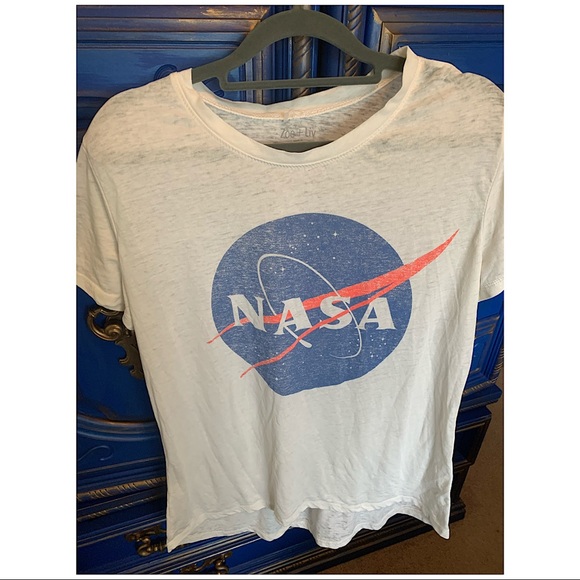 Zoe + Liv Tops - ⭐️ Zoe & Liv NASA T shirt Super Soft Size XL
